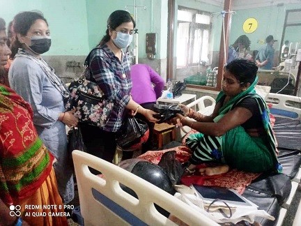 लायन्स क्लबद्वारा नारायणी अस्पतालमा खाना खुवाउने कार्यक्रम सम्पन्न